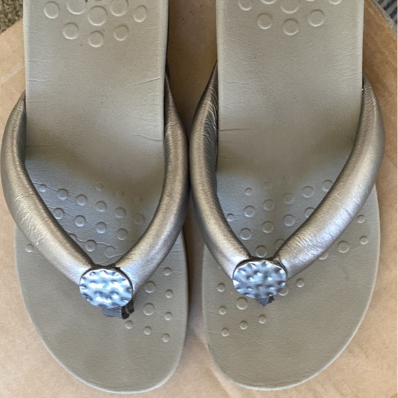 Vionic Lida flip flop size 8.5 - Picture 2 of 5